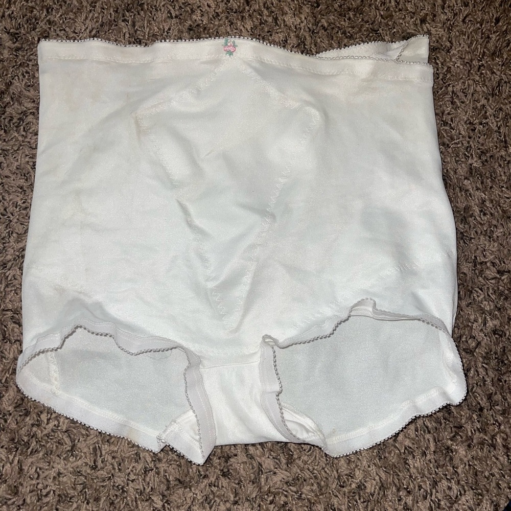 White body corsage shape wear